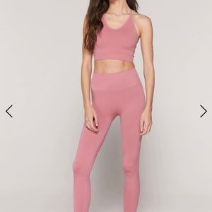 Spiritual gangster set Rosewood size xs/s
Icon T-back sports bra and leggings